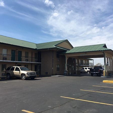 Regency Inn & Suites Millington Exterior photo